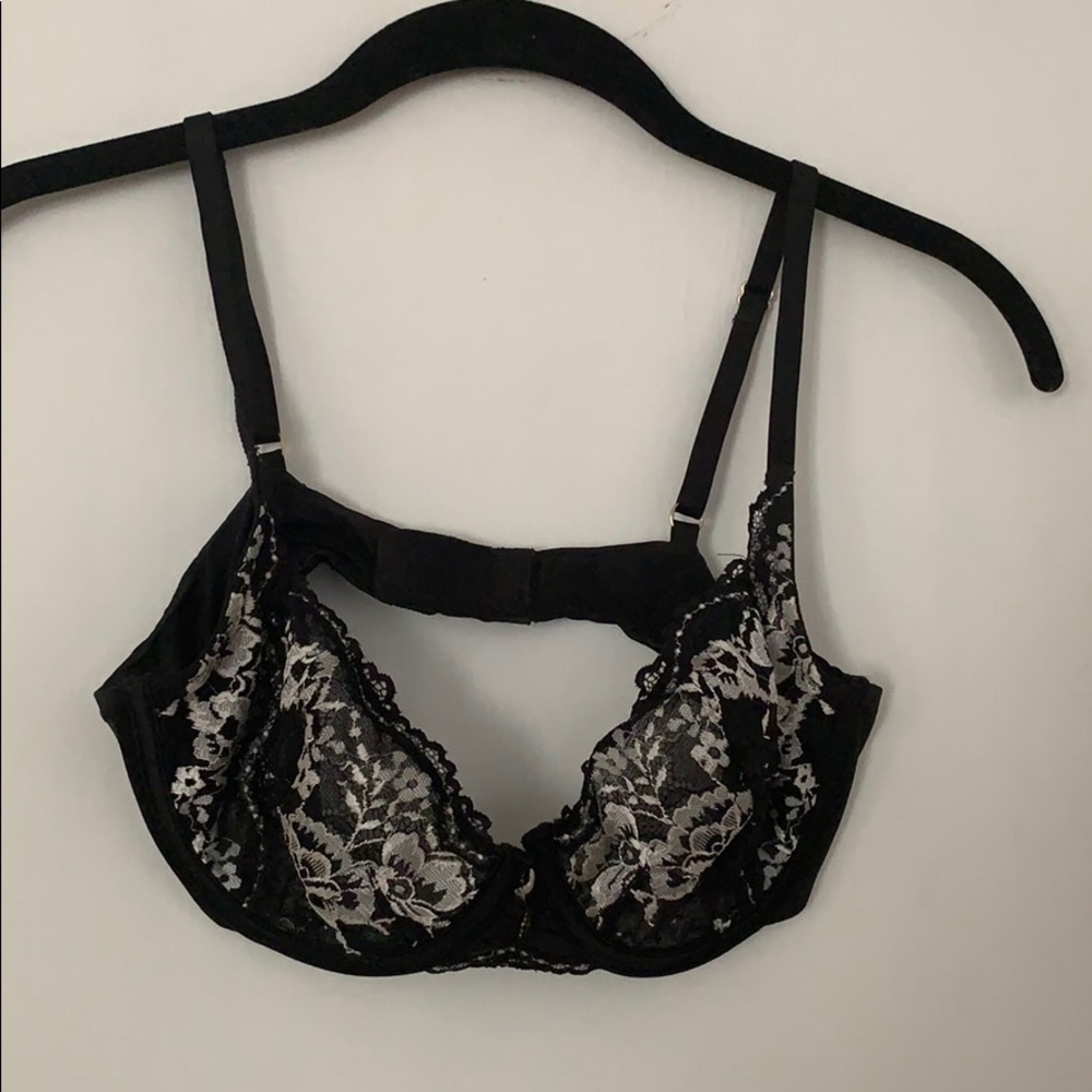34B Victoria’s Secret Black & White Lace bra